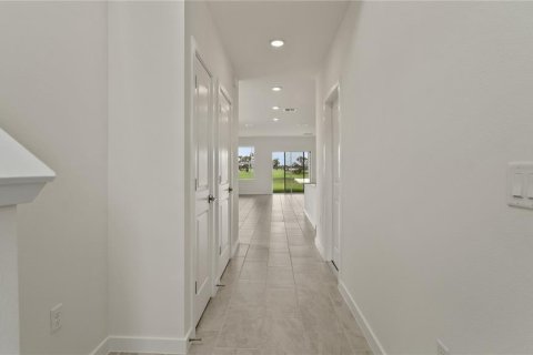 House in Winter Haven, Florida 4 bedrooms, 206.89 sq.m. № 1911318 - photo 12