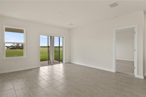 House in Winter Haven, Florida 4 bedrooms, 206.89 sq.m. № 1911318 - photo 14