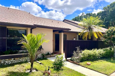 House in Boca Raton, Florida 2 bedrooms, 104.7 sq.m. № 1938698 - photo 1