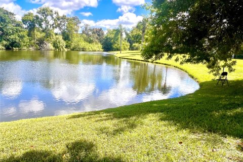 House in Boca Raton, Florida 2 bedrooms, 104.7 sq.m. № 1938698 - photo 4
