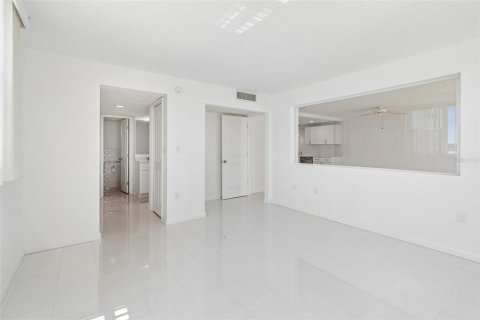 Copropriété à vendre à Treasure Island, Floride: 1 chambre, 82.22 m2 № 2134252 - photo 16