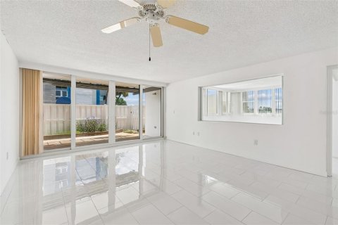 Copropriété à vendre à Treasure Island, Floride: 1 chambre, 82.22 m2 № 2134252 - photo 5
