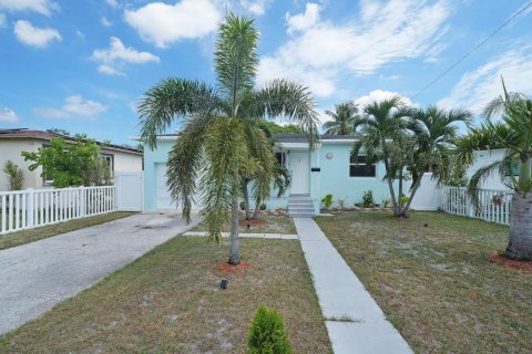 Villa ou maison à Hollywood, Floride 3 chambres, 90.86 m2 № 2320557