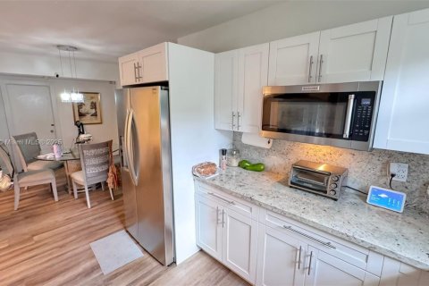 Villa ou maison à vendre à Miami, Floride: 3 chambres, 140.28 m2 № 1932147 - photo 22