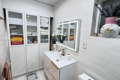 Villa ou maison à vendre à Miami, Floride: 3 chambres, 140.28 m2 № 1932147 - photo 27