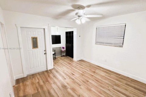 Villa ou maison à vendre à Miami, Floride: 3 chambres, 140.28 m2 № 1932147 - photo 28