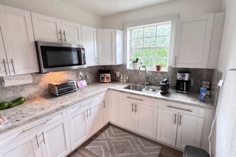 Купить виллу или дом в Майами, Флорида 3 спальни, 140.28м2, № 1932147 - фото 12