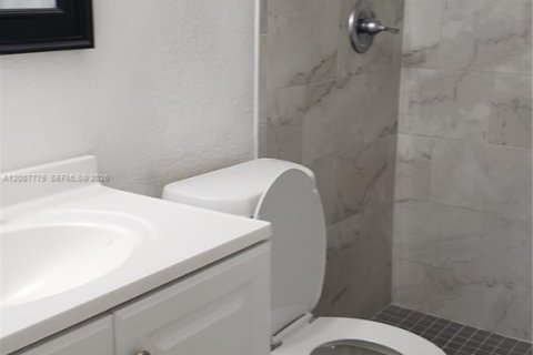 Condo in Miami, Florida, 1 bedroom  № 2170852 - photo 4