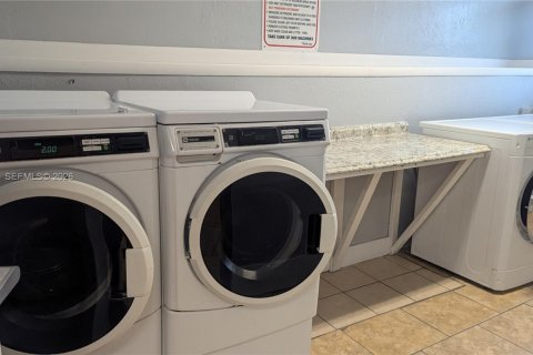 Condo in Miami, Florida, 1 bedroom  № 2170852 - photo 8