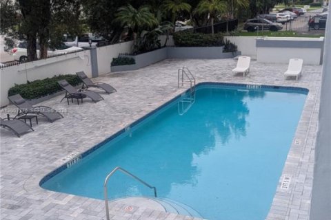 Condo in Miami, Florida, 1 bedroom  № 2170852 - photo 9