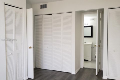 Condo in Miami, Florida, 1 bedroom  № 2170852 - photo 3