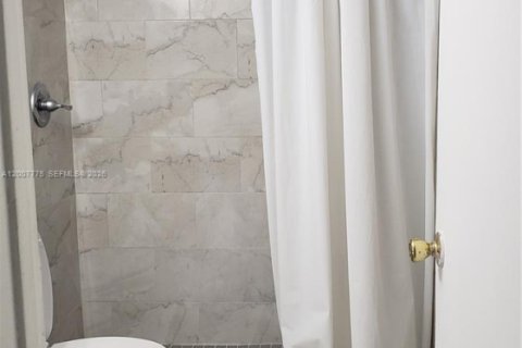 Condo in Miami, Florida, 1 bedroom  № 2170852 - photo 5