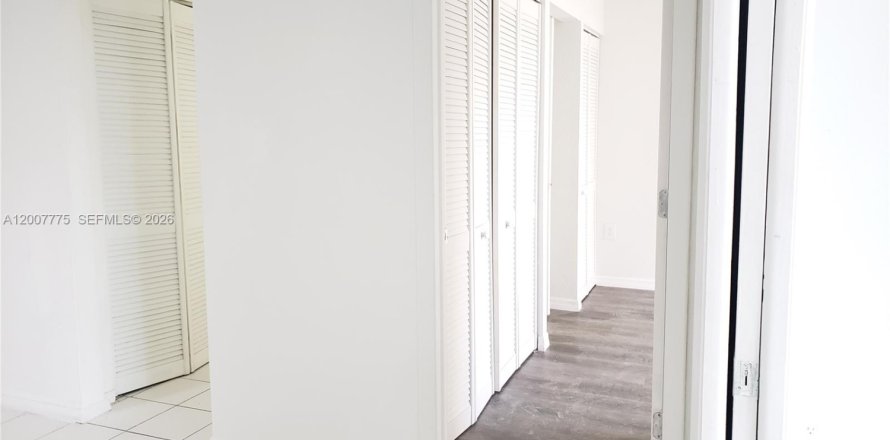 Condo in Miami, Florida, 1 bedroom  № 2170852