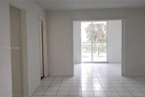 Condo in Miami, Florida, 1 bedroom  № 2170852 - photo 6
