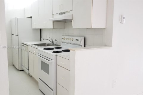 Condo in Miami, Florida, 1 bedroom  № 2170852 - photo 7
