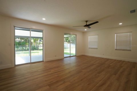 House in Tampa, Florida 3 bedrooms, 139.54 sq.m. № 1838387 - photo 6
