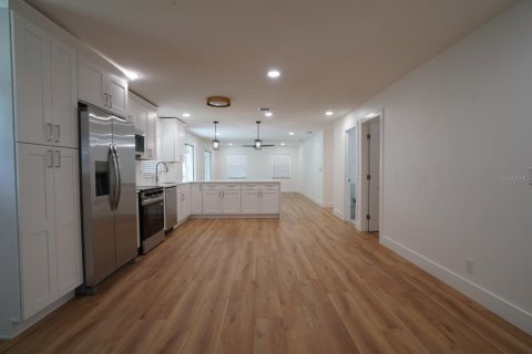 House in Tampa, Florida 3 bedrooms, 139.54 sq.m. № 1838387 - photo 5