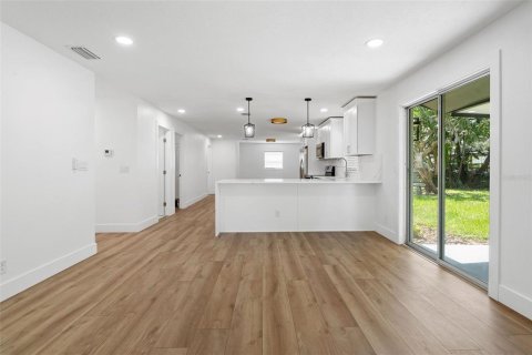 House in Tampa, Florida 3 bedrooms, 139.54 sq.m. № 1838387 - photo 9