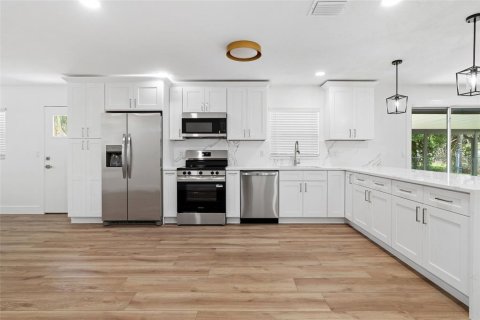 House in Tampa, Florida 3 bedrooms, 139.54 sq.m. № 1838387 - photo 13