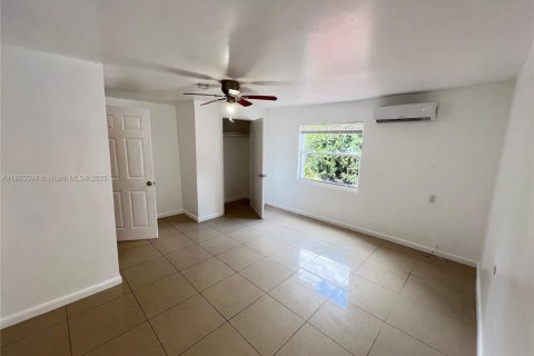Villa ou maison à louer à Miami, Floride: 1 chambre, 65.03 m2 № 1877891 - photo 4