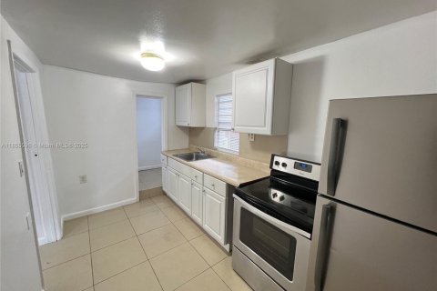 Villa ou maison à louer à Miami, Floride: 1 chambre, 65.03 m2 № 1877891 - photo 9