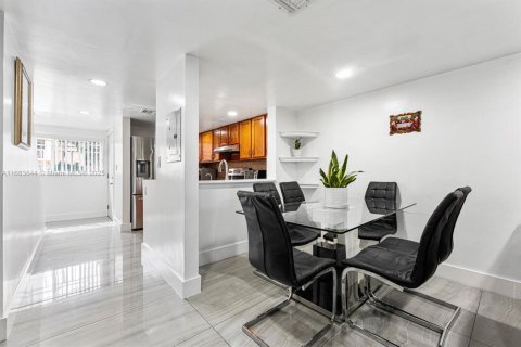 Adosado en venta en Miami, Florida, 3 dormitorios, 111.02 m2 № 1867262 - foto 3