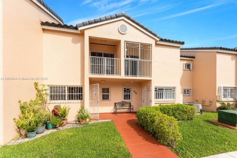 Adosado en venta en Miami, Florida, 3 dormitorios, 111.02 m2 № 1867262 - foto 1