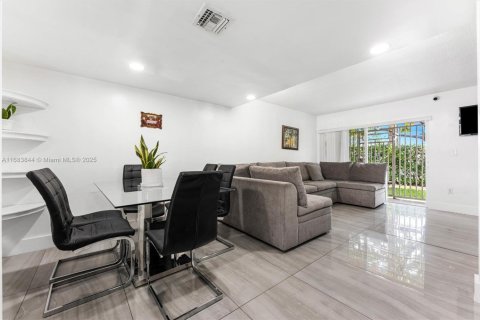 Adosado en venta en Miami, Florida, 3 dormitorios, 111.02 m2 № 1867262 - foto 6