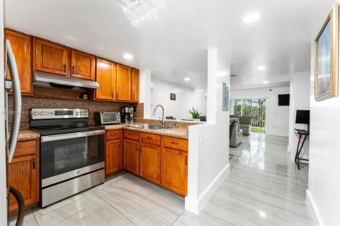 Adosado en venta en Miami, Florida, 3 dormitorios, 111.02 m2 № 1867262 - foto 5