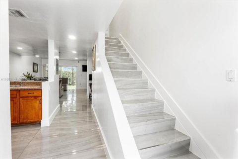 Adosado en venta en Miami, Florida, 3 dormitorios, 111.02 m2 № 1867262 - foto 8