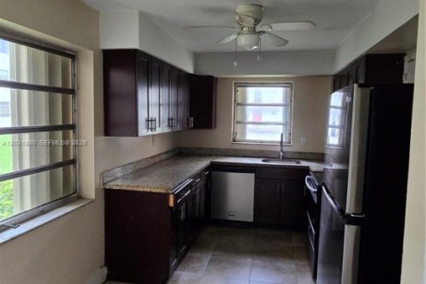 Copropriété à louer à Miami, Floride: 2 chambres, 103.68 m2 № 2181174 - photo 4