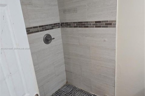 Copropriété à louer à Miami, Floride: 2 chambres, 103.68 m2 № 2181174 - photo 15