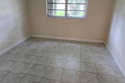 Copropriété à louer à Miami, Floride: 2 chambres, 103.68 m2 № 2181174 - photo 12