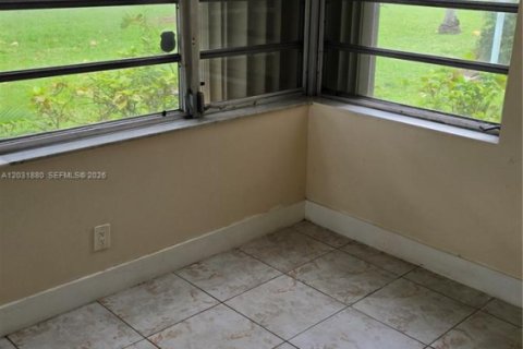 Copropriété à louer à Miami, Floride: 2 chambres, 103.68 m2 № 2181174 - photo 10