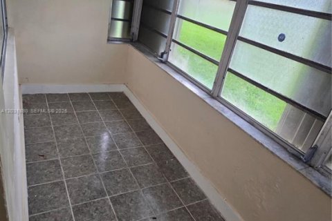 Copropriété à louer à Miami, Floride: 2 chambres, 103.68 m2 № 2181174 - photo 6