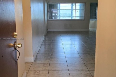 Copropriété à louer à Miami, Floride: 2 chambres, 103.68 m2 № 2181174 - photo 2