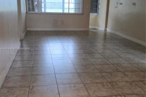 Copropriété à louer à Miami, Floride: 2 chambres, 103.68 m2 № 2181174 - photo 3