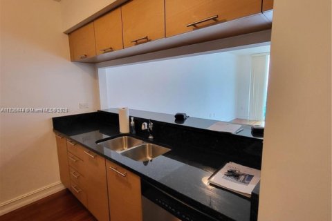 Condominio en venta en Miami, Florida, 1 dormitorio, 72 m2 № 2090656 - foto 8