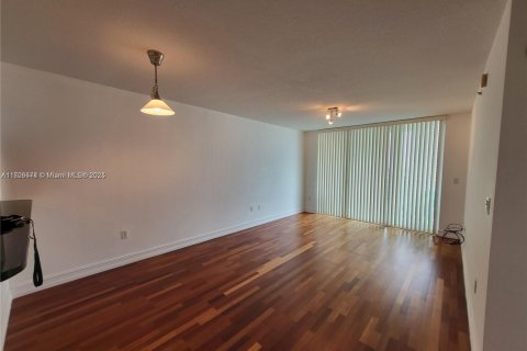 Condominio en venta en Miami, Florida, 1 dormitorio, 72 m2 № 2090656 - foto 3