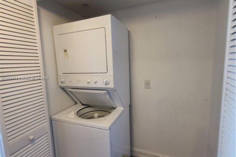 Condominio en venta en Miami, Florida, 1 dormitorio, 72 m2 № 2090656 - foto 10