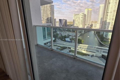 Condominio en Miami, Florida, 1 dormitorio № 2090656