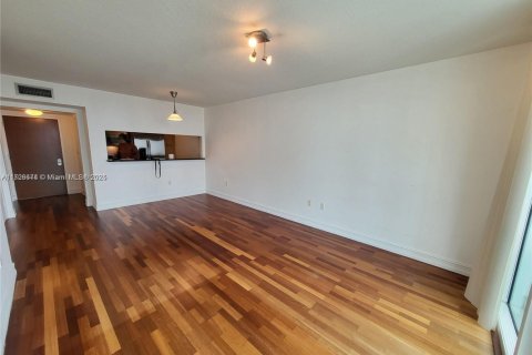 Condominio en venta en Miami, Florida, 1 dormitorio, 72 m2 № 2090656 - foto 4