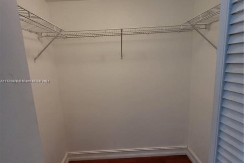 Condominio en venta en Miami, Florida, 1 dormitorio, 72 m2 № 2090656 - foto 6
