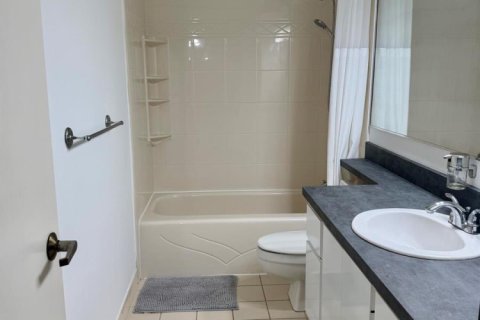 Touwnhouse à vendre à Lake Clarke Shores, Floride: 2 chambres, 127.65 m2 № 2254940 - photo 17