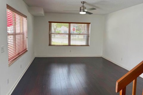 Touwnhouse à vendre à Lake Clarke Shores, Floride: 2 chambres, 127.65 m2 № 2254940 - photo 5