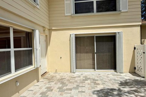 Touwnhouse à vendre à Lake Clarke Shores, Floride: 2 chambres, 127.65 m2 № 2254940 - photo 3
