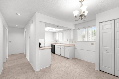 House in Ocala, Florida 2 bedrooms, 91.79 sq.m. № 2208534 - photo 8