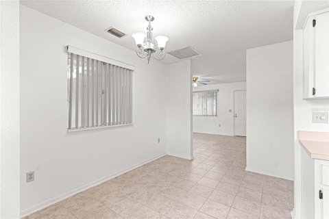 House in Ocala, Florida 2 bedrooms, 91.79 sq.m. № 2208534 - photo 7