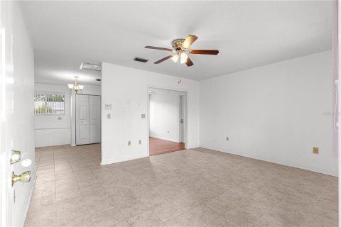 House in Ocala, Florida 2 bedrooms, 91.79 sq.m. № 2208534 - photo 3