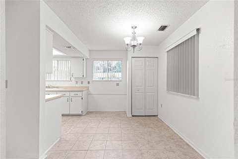 House in Ocala, Florida 2 bedrooms, 91.79 sq.m. № 2208534 - photo 6